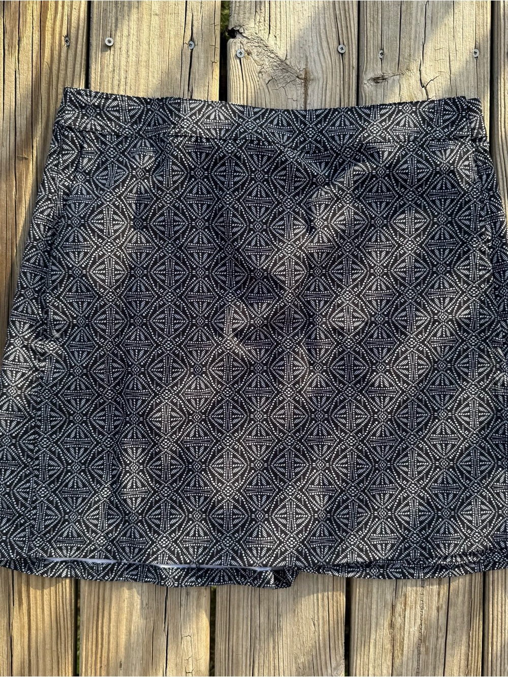 Ripskirt Hawaii Black & White Geometric Mini Skirt